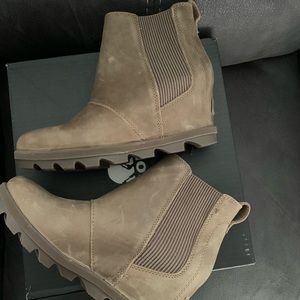 Sorel Joan of Arctic wedge II Chelsea boots
